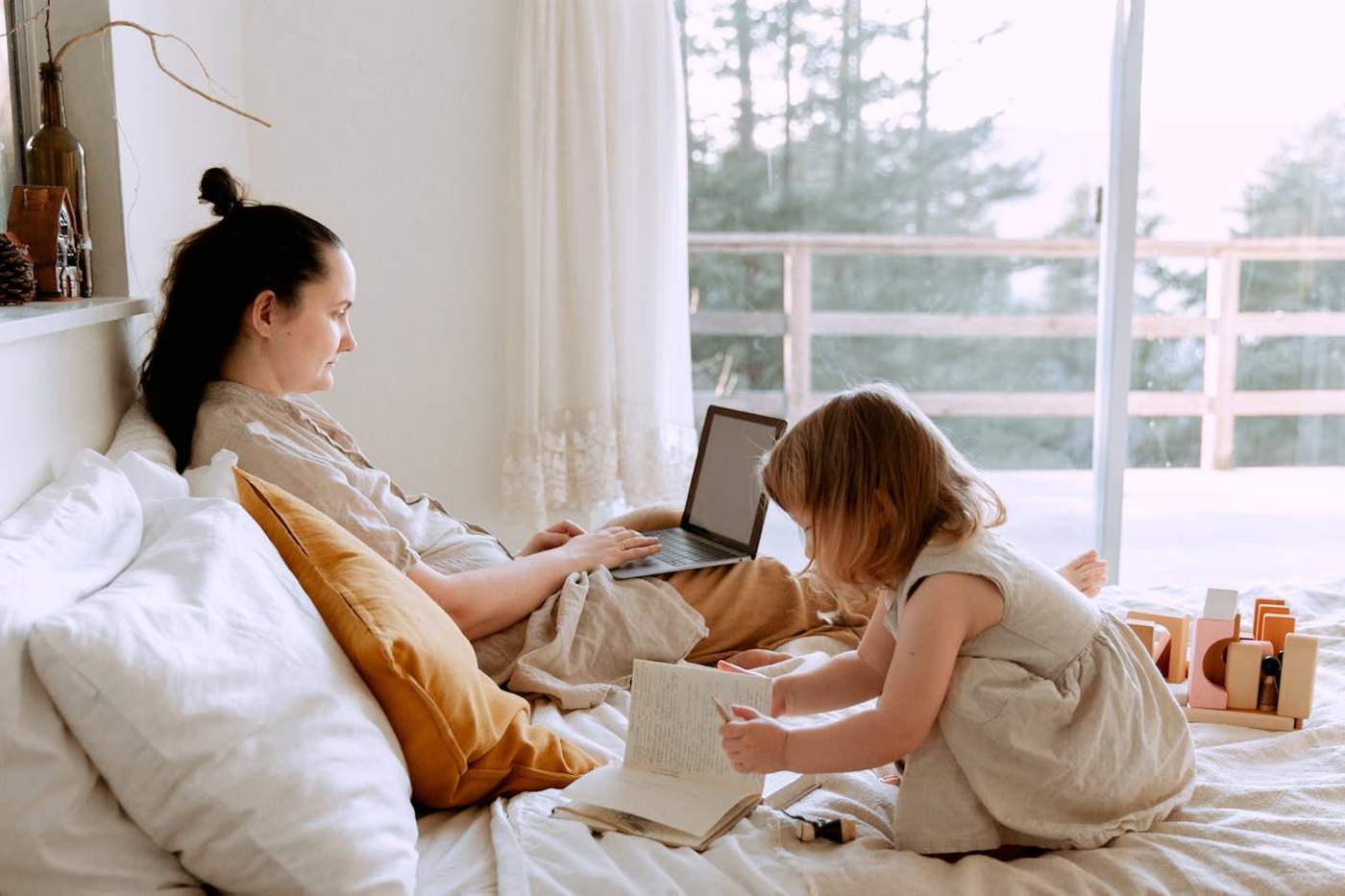 Pregnant Mom Job Bookkeeper