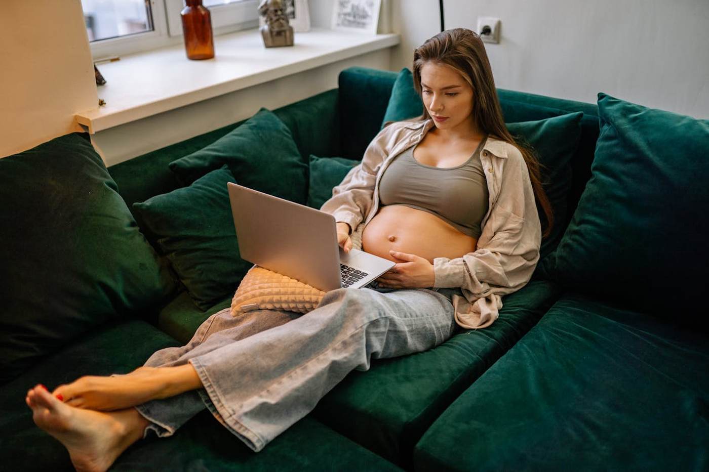 Pregnant Mom Job Business Consultant