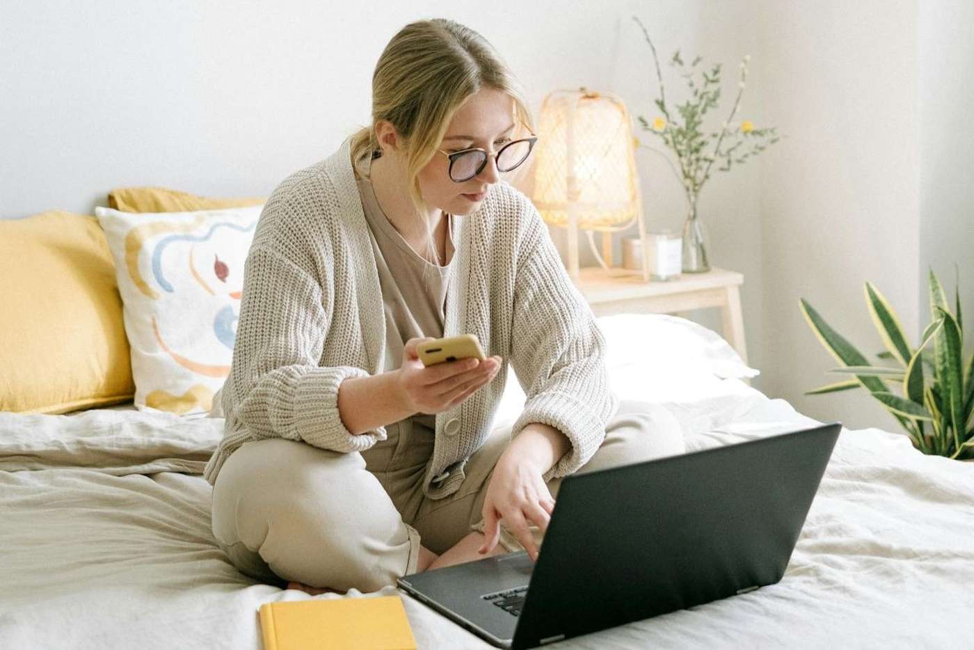 Pregnant Mom Job Using Cashback Apps