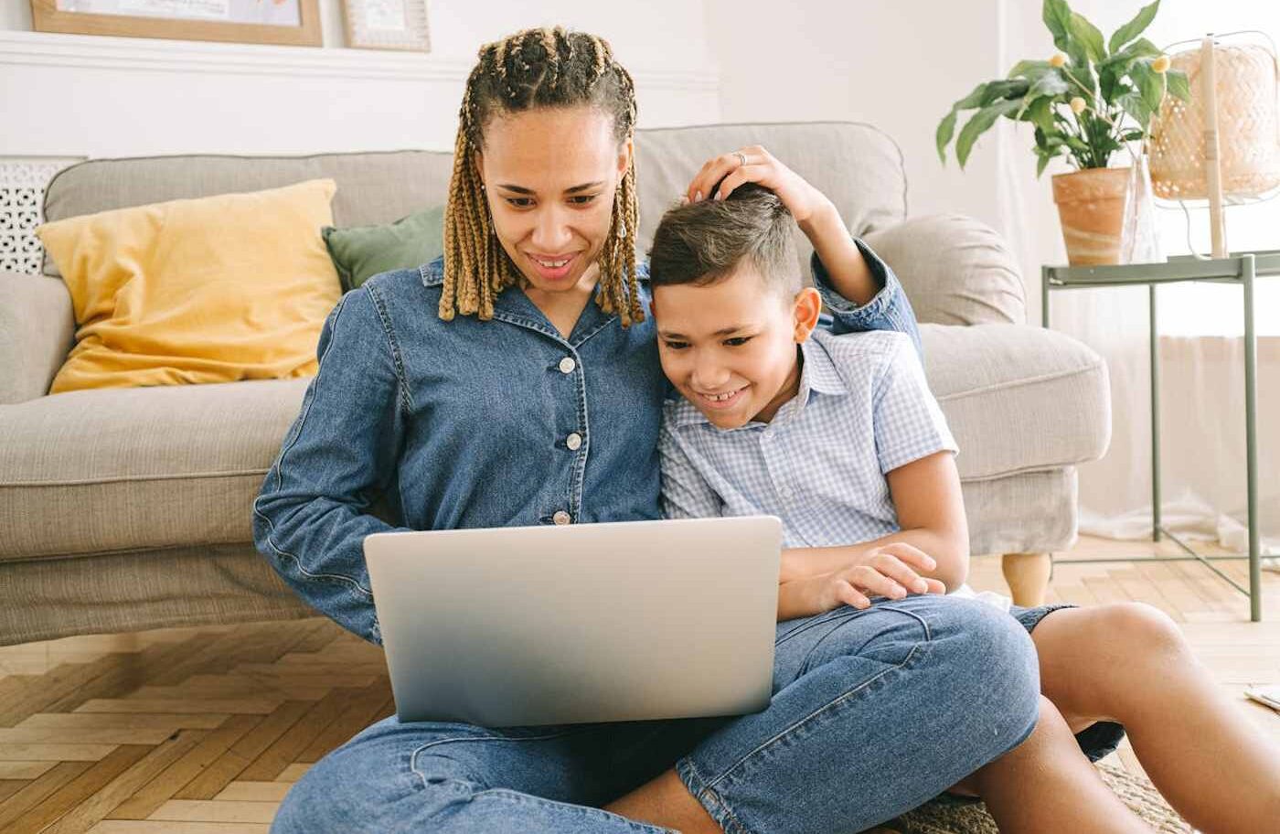 Pregnant Mom Job Graphic Designer
