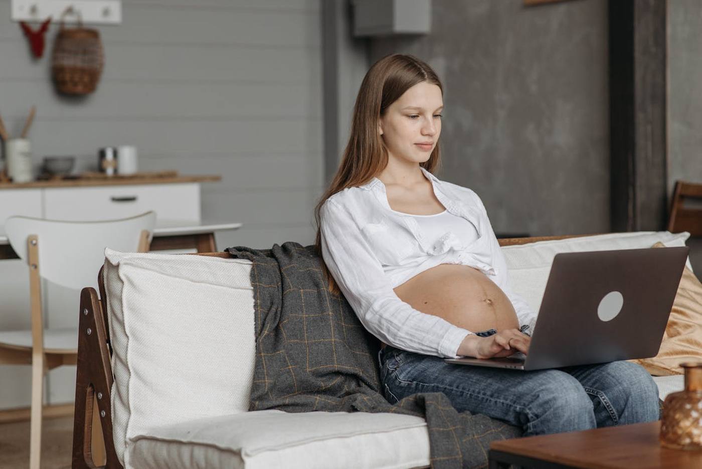 Pregnant Mom Job Proofreading