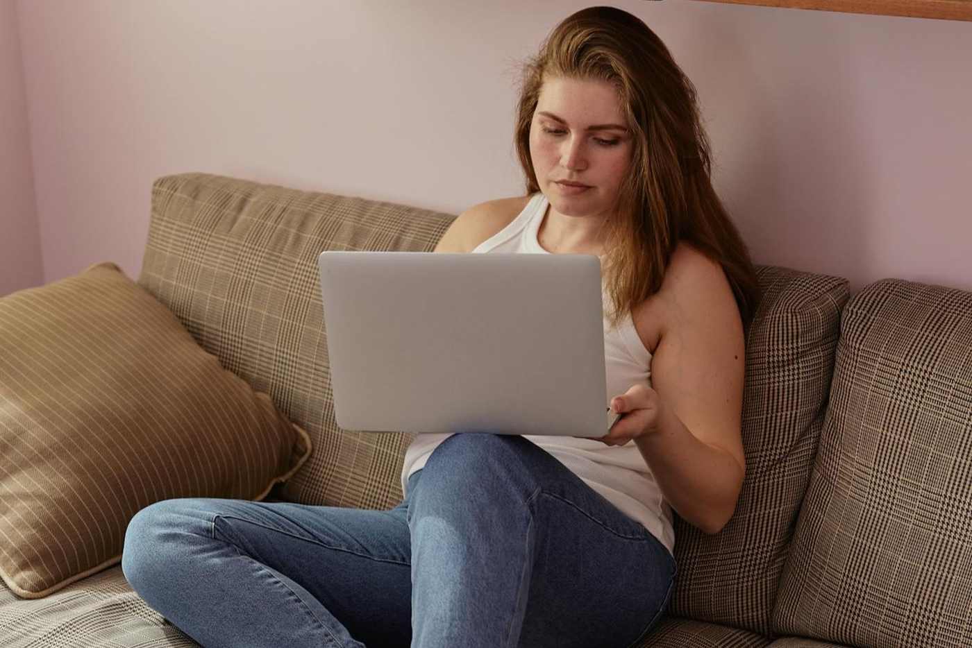 Pregnant Mom Job Taking Surveys