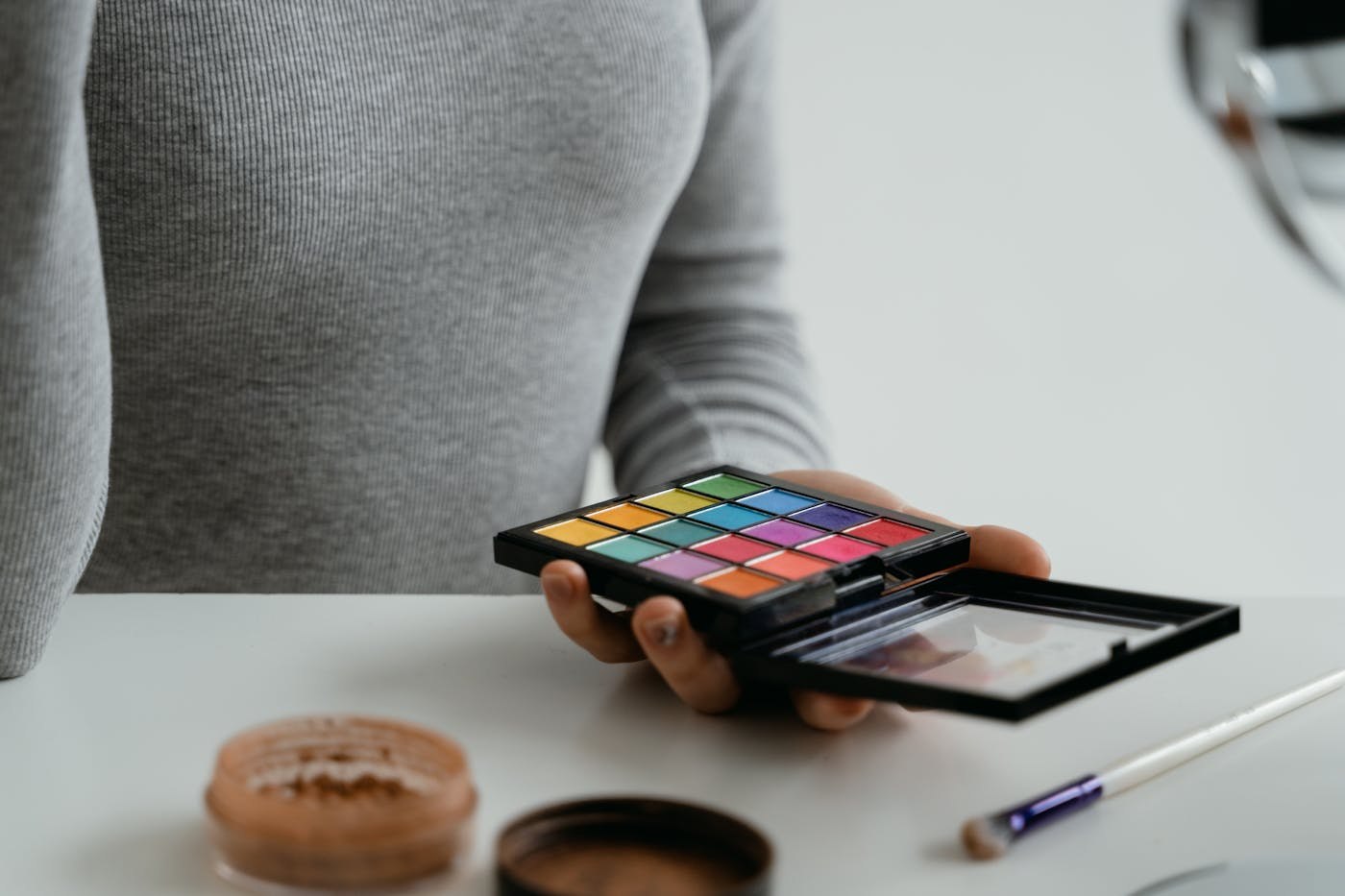 Side Hustles For Women Selling Makeup
